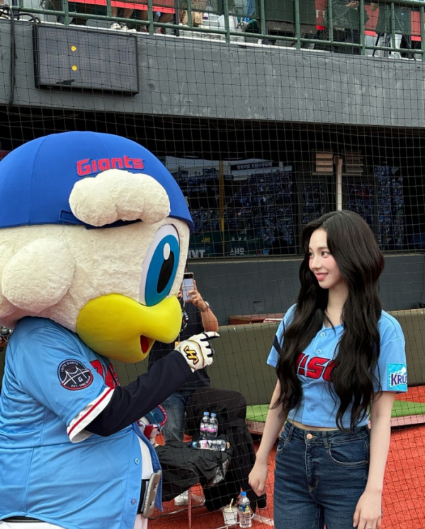 ▲카리나 롯데 시구(사진=카리나 인스타그램)