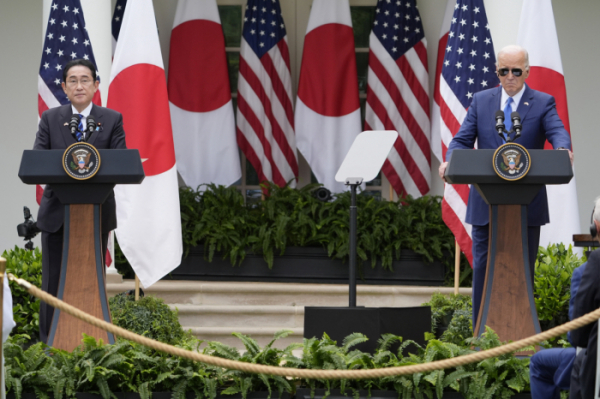 ▲조 바이든(오른쪽) 미국 대통령과 기시다 후미오 일본 총리가 4월 10일(현지시각) 백악관에서 공동 기자회견하고 있다. 사진=AP/뉴시스