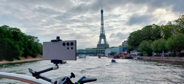 ▲17일(현지시간) 2024 파리 올림픽 개막식이 열릴 예정인 파리 센강(Seine River)의 보트에 ‘갤럭시S24 울트라’가 설치된 모습  (자료제공=삼성전자)