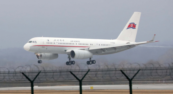 ▲러시아 블라디보스토크 공항에 북한 고려항공 여객기 임시편이 착륙하고 있다.  (뉴시스)