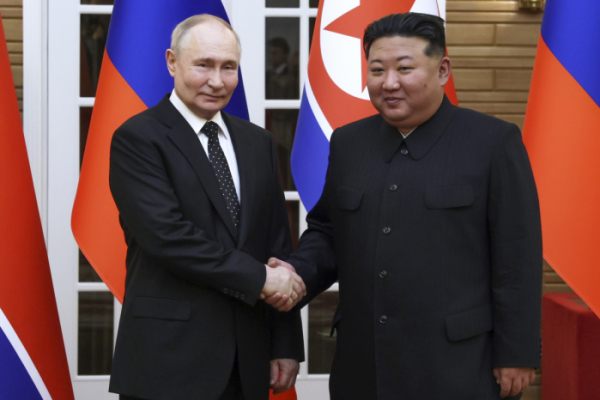▲블라디마르 푸틴 러시아 대통령(왼쪽)과 김정은 북한 국무위원장. (뉴시스)