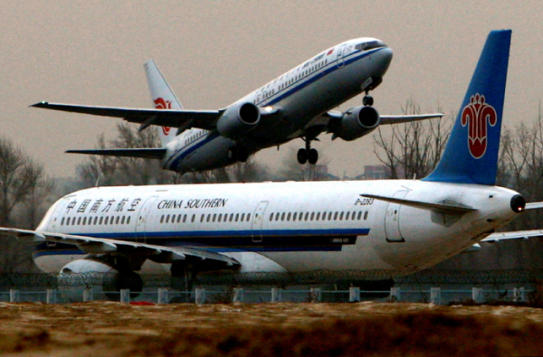 ▲중국 베이징공항에서 비행기가 보인다. 베이징/로이터연합뉴스