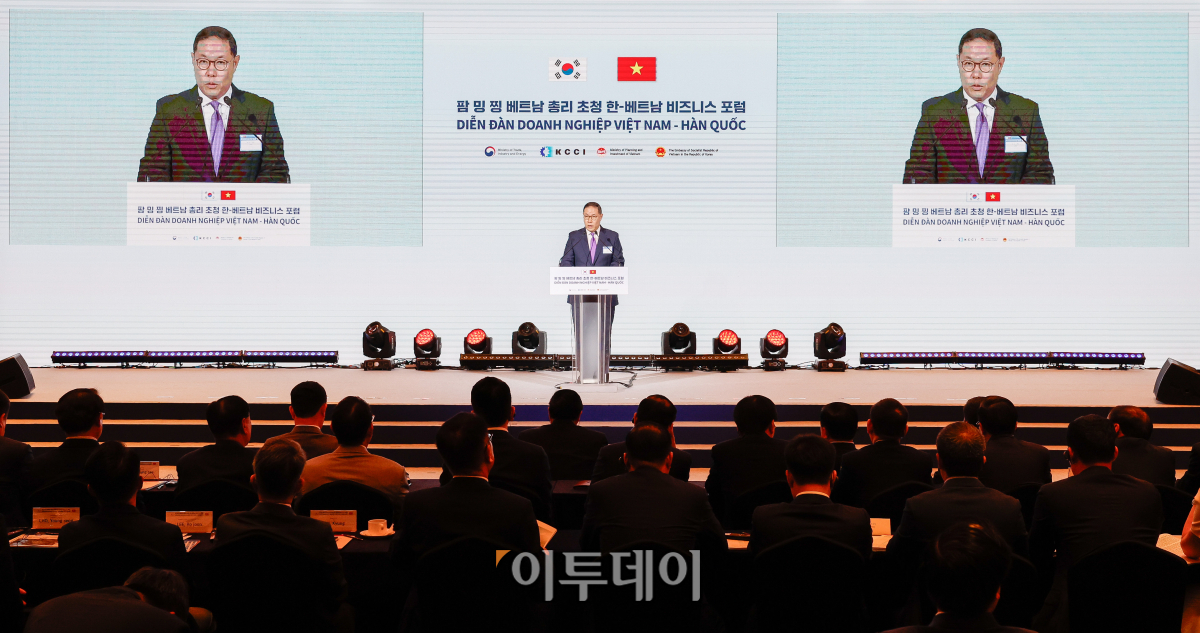 ▲조현상 한-베트남 경제협력위원회 위원장이 1일 서울 중구 롯데호텔에서 열린 한-베트남 비즈니스 포럼에서 개회사를 하고 있다. 조현호 기자 hyunho@