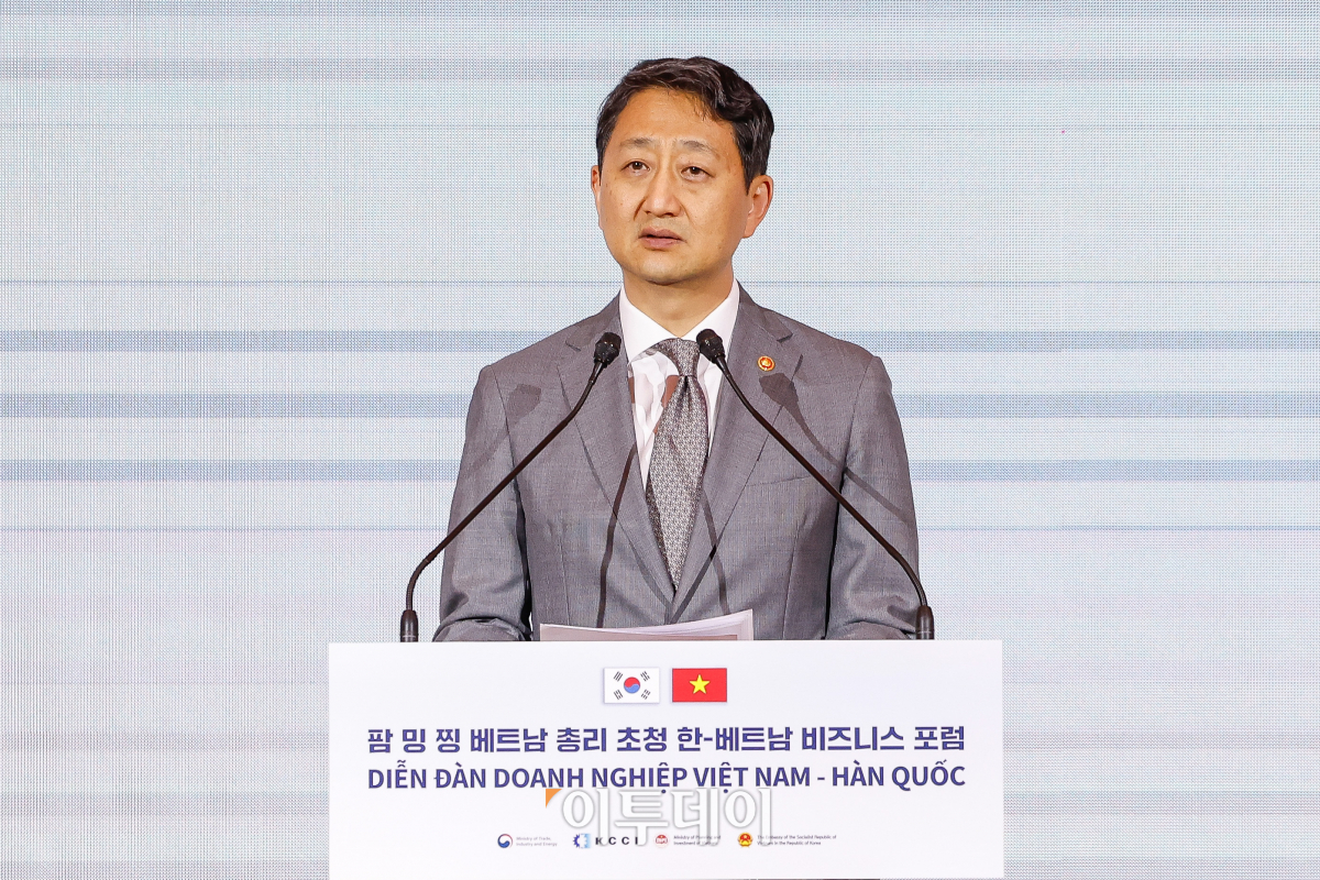 ▲안덕근 산업통상자원부 장관이 1일 서울 중구 롯데호텔에서 열린 한-베트남 비즈니스 포럼에서 환영사를 하고 있다. 조현호 기자 hyunho@