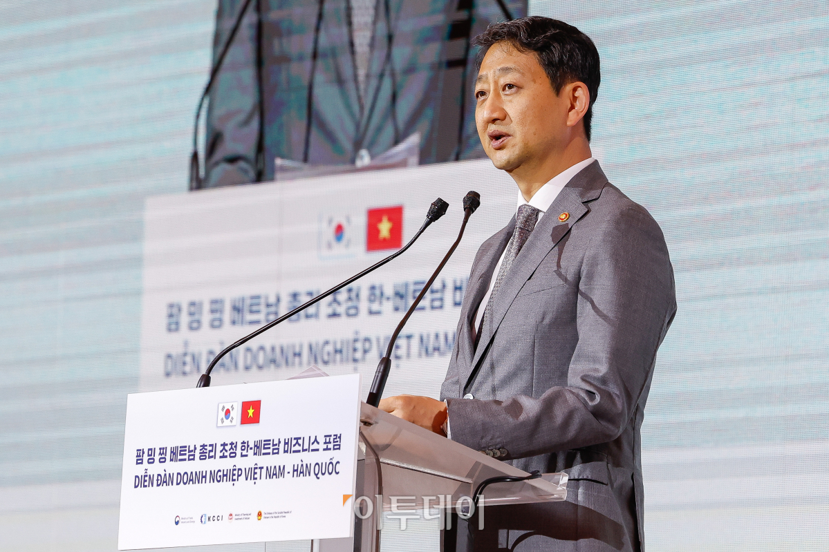 ▲안덕근 산업통상자원부 장관이 1일 서울 중구 롯데호텔에서 열린 한-베트남 비즈니스 포럼에서 환영사를 하고 있다. 조현호 기자 hyunho@