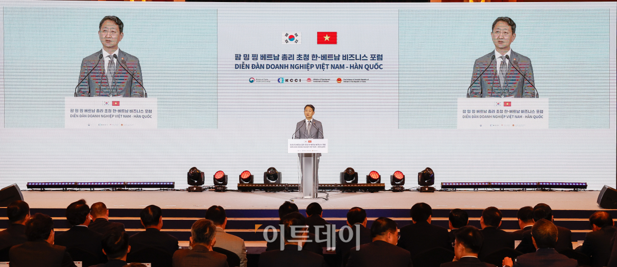 ▲안덕근 산업통상자원부 장관이 1일 서울 중구 롯데호텔에서 열린 한-베트남 비즈니스 포럼에서 환영사를 하고 있다. 조현호 기자 hyunho@