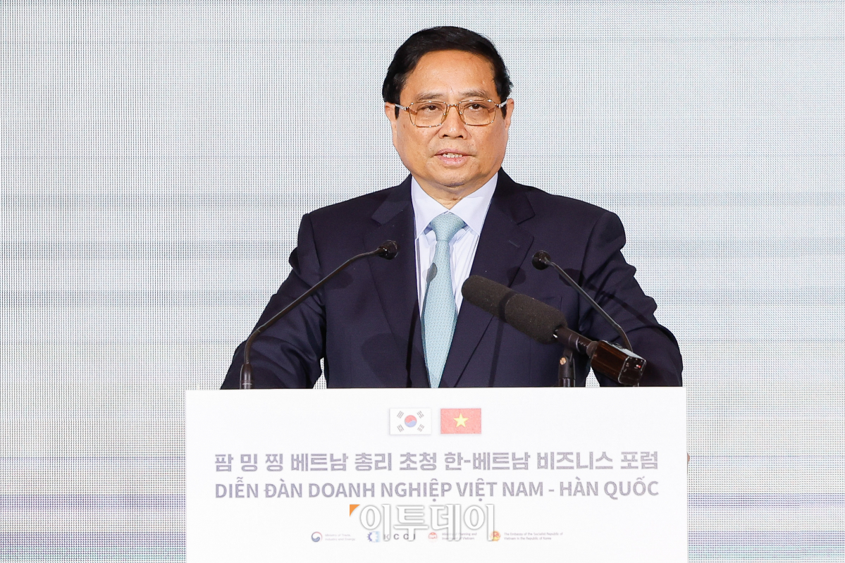 ▲팜 밍 찡 베트남 총리가 1일 서울 중구 롯데호텔에서 열린 한-베트남 비즈니스 포럼에서 연설을 하고 있다. 조현호 기자 hyunho@