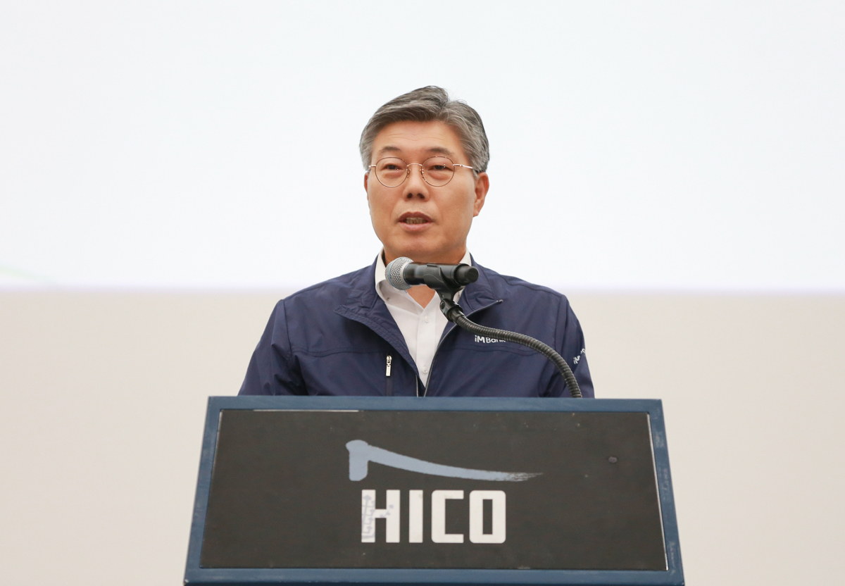 ▲1일 경주시 화백컨벤션센터에서 열린 'iM뱅크 2024 하반기 전략회의'에서 황병우 행장이 발언하고 있다. (사진제공=iM뱅크)