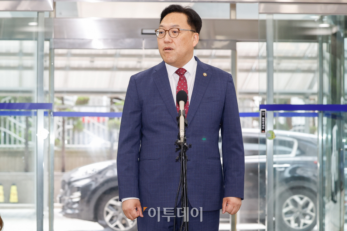 ▲김병환 금융위원회 위원장 후보자가 5일 서울 중구 예금보험공사에 마련된 인사청문회 사무실에 출근하며 지명 소감을 밝히고 있다. 조현호 기자 hyunho@