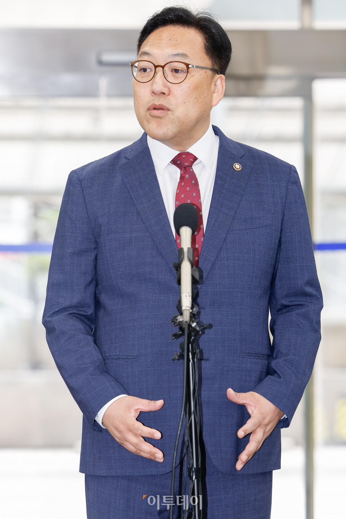 ▲김병환 금융위원회 위원장 후보자가 5일 서울 중구 예금보험공사에 마련된 인사청문회 사무실에 출근하며 지명 소감을 밝히고 있다. 조현호 기자 hyunho@