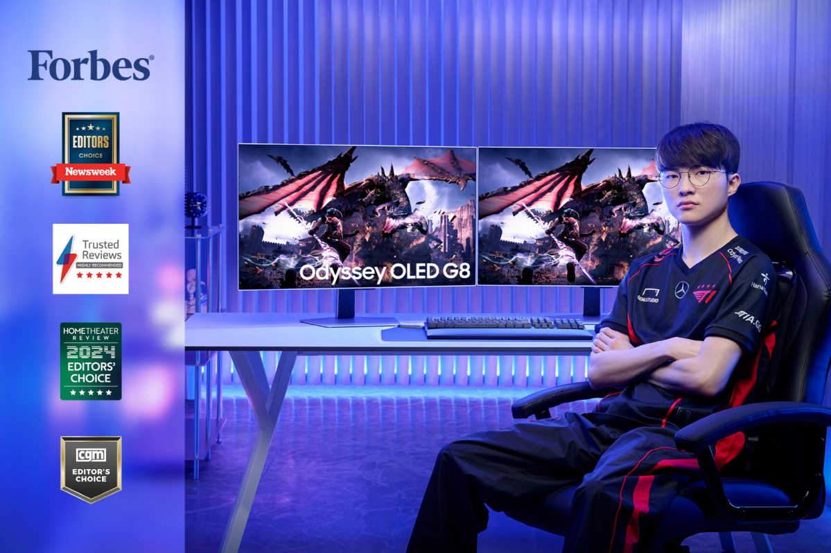 ▲ T1 페이커 선수가 삼성전자 OLED 게이밍 모니터 '오디세이 OLED G8(G80SD)'을 소개하고 있다. (자료제공=삼성전자)