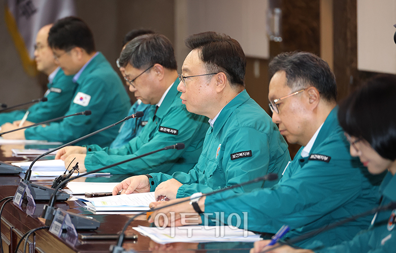 ▲조규홍 보건복지부 장관이 8일 서울 종로구 정부서울청사 대회의실에서 열린 의사 집단행동 중앙재난안전대책본부 회의에서 모두발언을 하고 있다. 고이란  기자 photoeran@