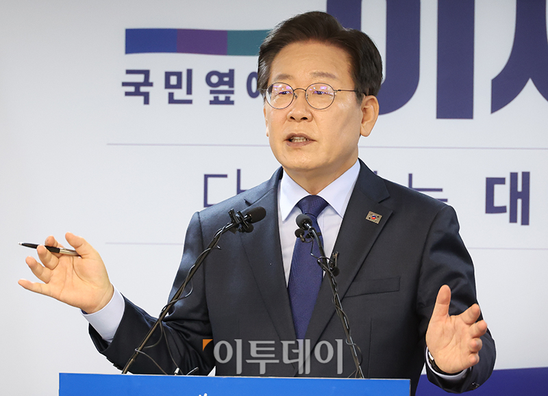 ▲이재명 더불어민주당 전 대표가 10일 서울 여의도 당사에서 당 대표 출마 선언 기자회견을 하고 있다. 고이란 기자 photoeran@