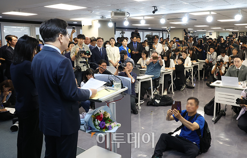 ▲이재명 더불어민주당 전 대표가 10일 서울 여의도 당사에서 당 대표 출마 선언 기자회견을 하고 있다. 고이란 기자 photoeran@