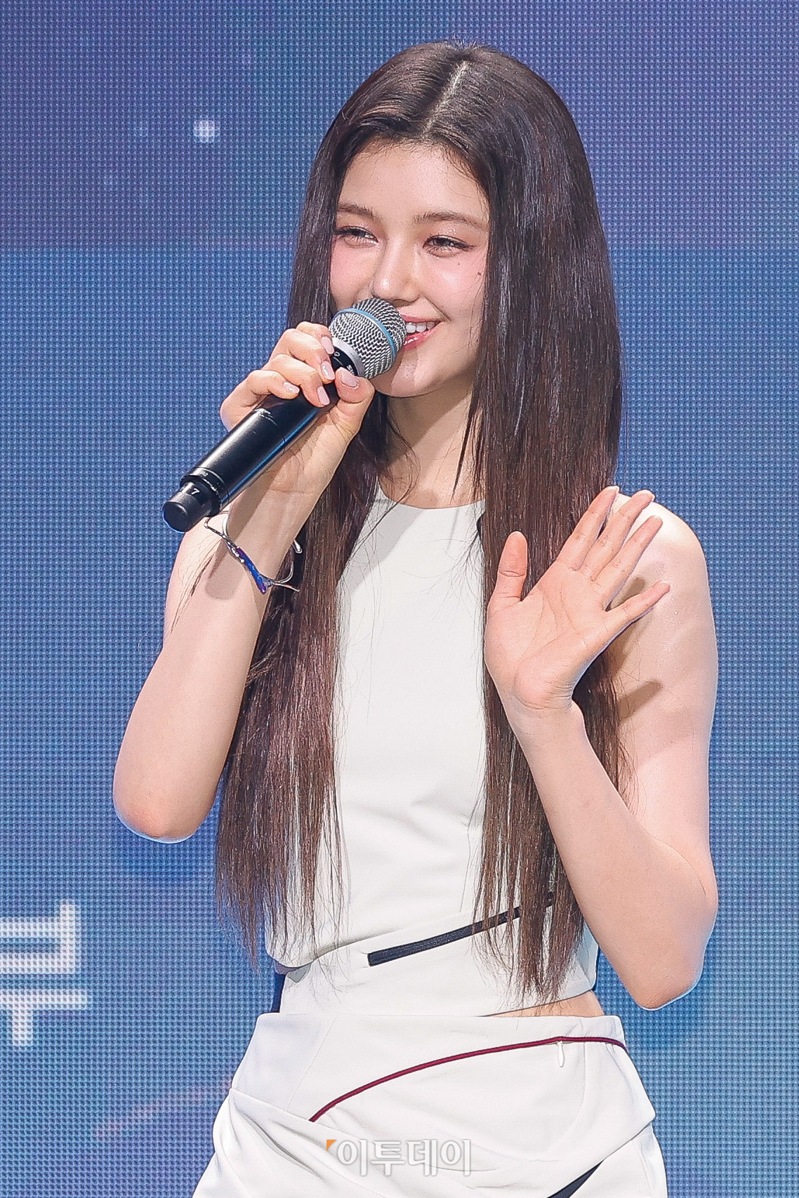 ▲걸그룹 뉴진스 다니엘이 11일 서울 용산구 그랜드하얏트호텔에서 열린 한국관광 명예홍보대사 위촉식에서 인사말을 하고 있다. 조현호 기자 hyunho@