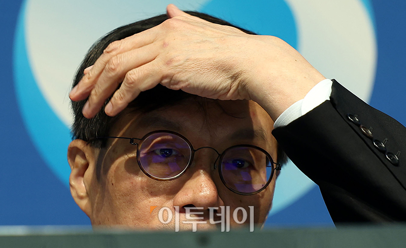 ▲이창용 한국은행 총재가 11일 서울 중구 한국은행에서 금융통화위원회 통화정책방향 기자간담회를 하고 있다. 사진공동취재단