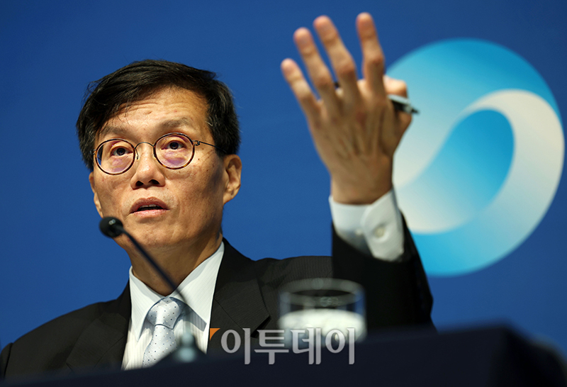 ▲이창용 한국은행 총재가 11일 서울 중구 한국은행에서 금융통화위원회 통화정책방향 기자간담회를 하고 있다. 사진공동취재단