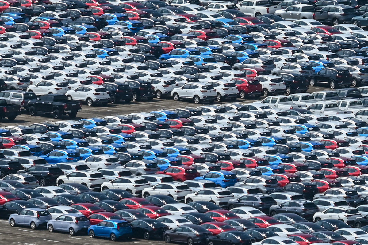 ▲싱가포르 탄종 파가르 항구 터미널에 3일 수입된 신차들이 보인다. 탄종 파가르(싱가포르)/AFP연합뉴스