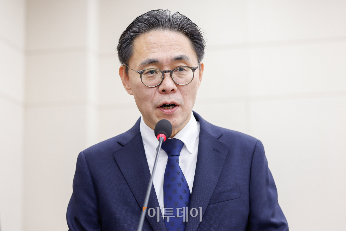 ▲강민수 국세청장 후보자가 16일 서울 여의도 국회 기획재정위원회 전체회의에서 열린 인사청문회에 출석해 모두발언을 하고 있다. 조현호 기자 hyunho@