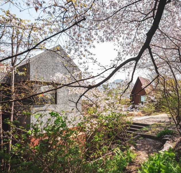 ▲최욱(건축사사무소원오원아키텍스), 축대가 있는 집 (국립현대미술관)