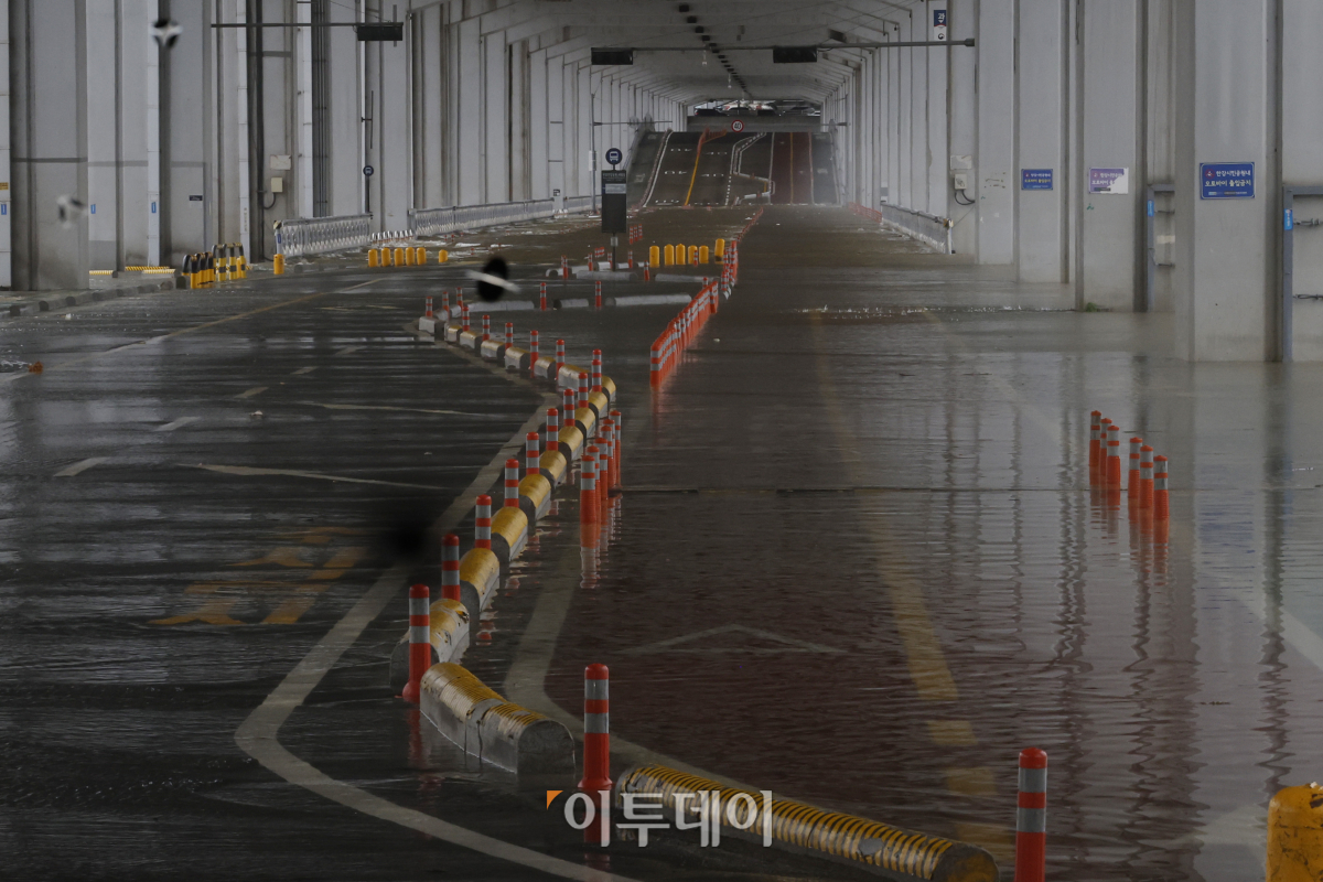 ▲서울 전역에 호우 경보가 내려진 18일 서울 잠수교가 물에 잠겨있다. 조현호 기자 hyunho@