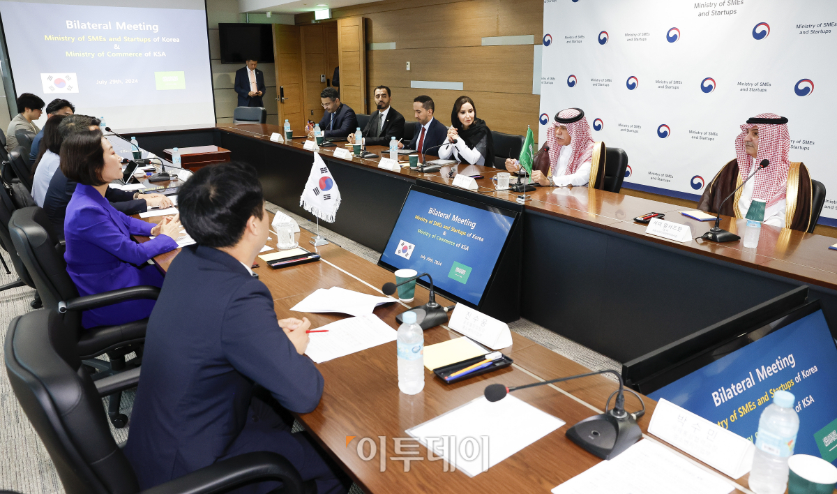 ▲마지드 빈 압둘라 알까사비 사우디 상무부 장관이 29일 서울 영등포구 기술보증기금 서울지역본부에서 열린 사우디 상무부 장관 양자회담에서 인사말을 하고 있다. 조현호 기자 hyunho@