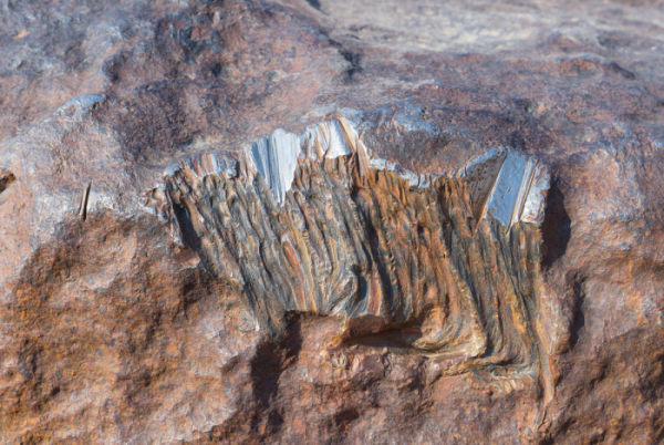 ▲아프리카 나미비아 호바에서 철, 니켈, 코발트 등으로 구성된 광산 표면이 보인다. 출처 게티이미지뱅크