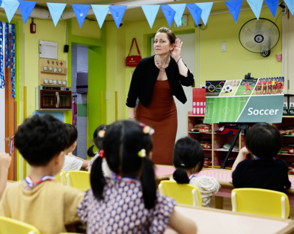 ▲서울 송파구 라온몬테소리어린이집 슬기반(만 4세반)에서 진행된 원어민 영어교실 수업 모습. (자료제공=송파구)