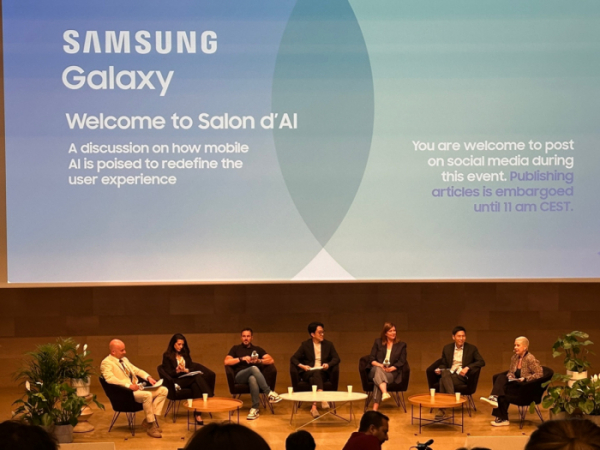 ▲삼성전자가 11일(현지시간) 프랑스 파리에서 갤럭시 최초의 인공지능(AI) 미디어 포럼인 '살롱 드 AI(Salon d’AI)' 행사를 개최했다 (파리=이수진 기자)