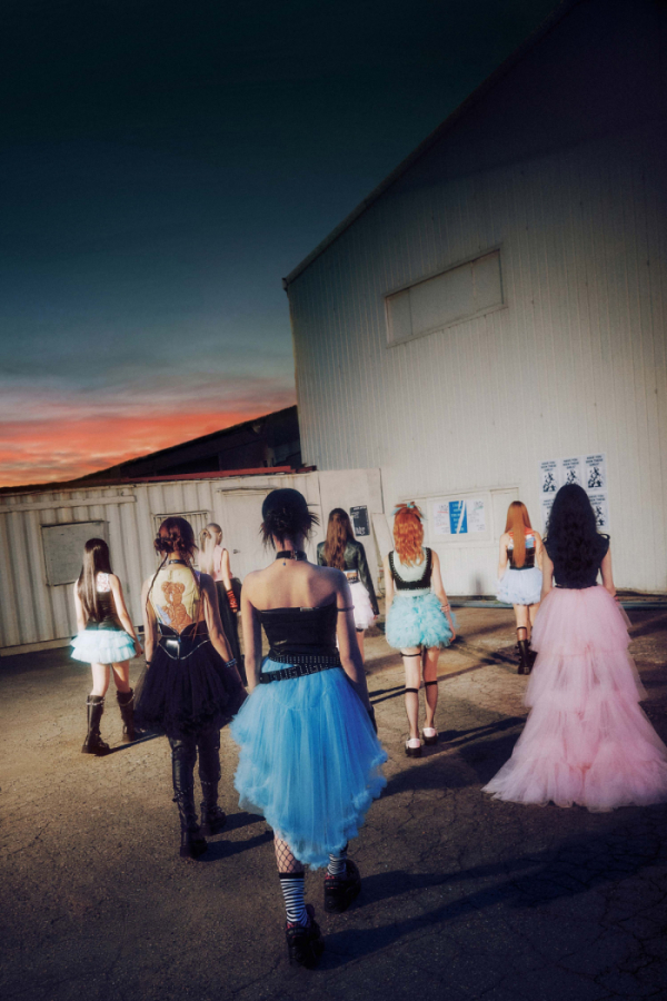 ▲유니스 단체 콘셉트 포토(사진제공=F&F엔터테인먼트)