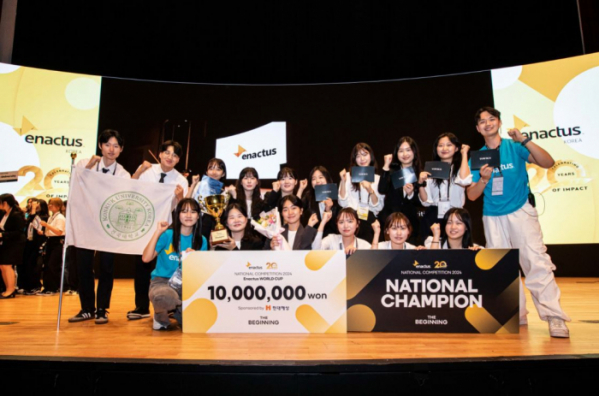 ▲인액터스 코리아 (Enactus Korea) 국내대회가 올해 20주년을 맞아 코엑스 오디토리오룸에서 전국 26개 대학의 학생 및 교수, 다국적기업 최고경영자, 사회적 기업 대표 등 약 1000여 명이 참여한 가운데 성공적으로 개최됐다 (사진제공=현대해)