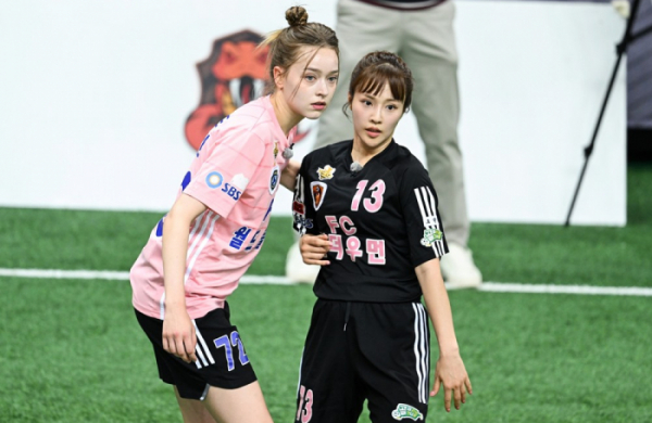 ▲'골때녀' 카라인, 소유미(사진제공=SBS)