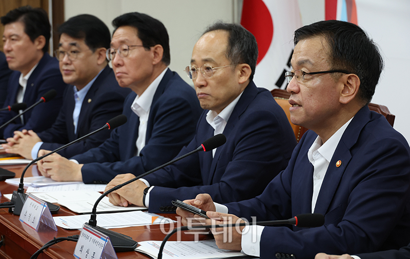 ▲최상목 경제부총리 겸 기획재정부 장관이 20일 서울 여의도 국회에서 열린 2025년도 예산안 관련 당·정협의회에서 발언을 하고 있다. 고이란 기자 photoeran@