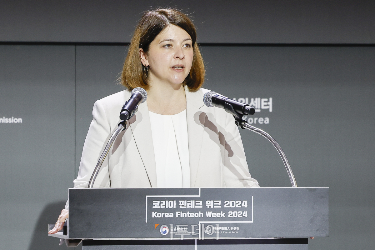 ▲긴타레 스카이스테 리투아니아 재무장관이 27일 서울 중구 동대문디자인플라자에서 열린 코리아 핀테크 위크 2024에서 축사를 하고 있다. 조현호 기자 hyunho@