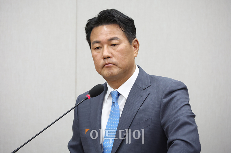 ▲김태효 국가안보실 1차장이 이 27일 서울 여의도 국회 운영위원회에서 열린 전체회의에서 의원 질의에 답하고 있다. 고이란 기자 photoeran@