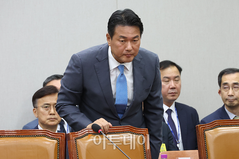 ▲김태효 국가안보실 1차장이 이 27일 서울 여의도 국회 운영위원회에서 열린 전체회의에서 인사를 하고 있다. 고이란 기자 photoeran@