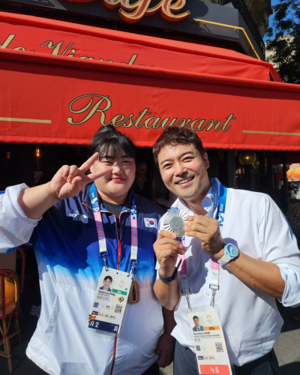 ▲전현무(오른쪽), 박혜정(사진=전현무 인스타그램)