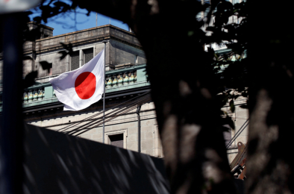 ▲일본 도쿄에서 일본은행(BOJ)에 일장기가 펄럭이고 있다. 도쿄/로이터연합뉴스