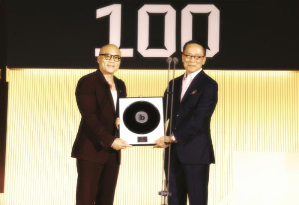 ▲마이크 반, 현대카드 정태영 부회장(사진 = 빌보드 코리아 제공)