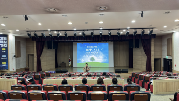 ▲하남농협 컨벤션홀에서 농축협마케팅팀 진동희 팀장이 신상품 추진전략을 설명하고 있다. (경기농협)