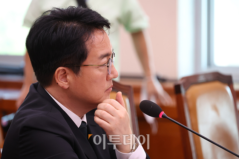 ▲심우정 검찰총장 후보자가 3일 서울 여의도 국회 법제사법위원회에서 열린 인사청문회에서 의원 질의를 경청하고 있다. 고이란 기자 photoeran@