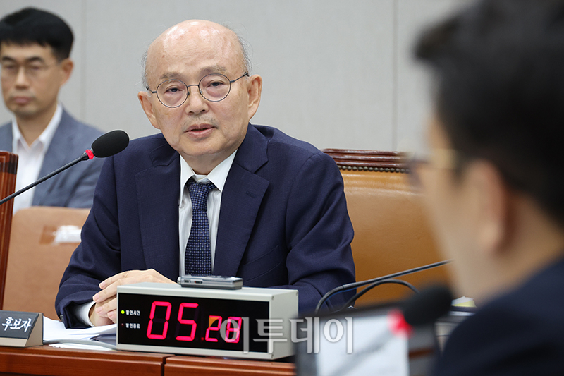 ▲안창호 국가인권위원장 후보자가 3일 서울 여의도 국회 운영위원회에서 열린 인사청문회에서 의원 질의에 답하고 있다. 고이란 기자 photoeran@