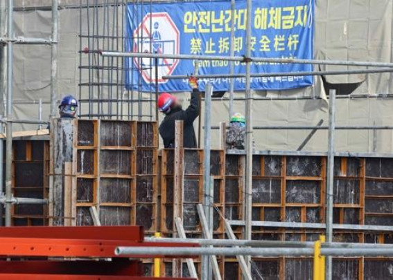 ▲한국건설산업연구원 지난달 건설경기실사 종합실적지수(CBSI)가 전월 대비 3.0(포인트(p) 하락한 69.2를 기록했다고 5일 밝혔다. (사진=연합뉴스)