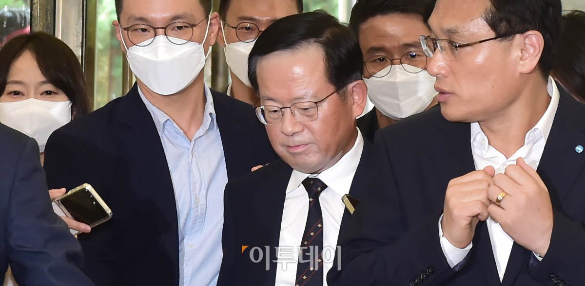 ▲조병규 우리은행장이 10일 서울 중구 은행연합회에서 열린 금융감독원장-은행장 간담회에 참석하고 있다. 조현호 기자 hyunho@