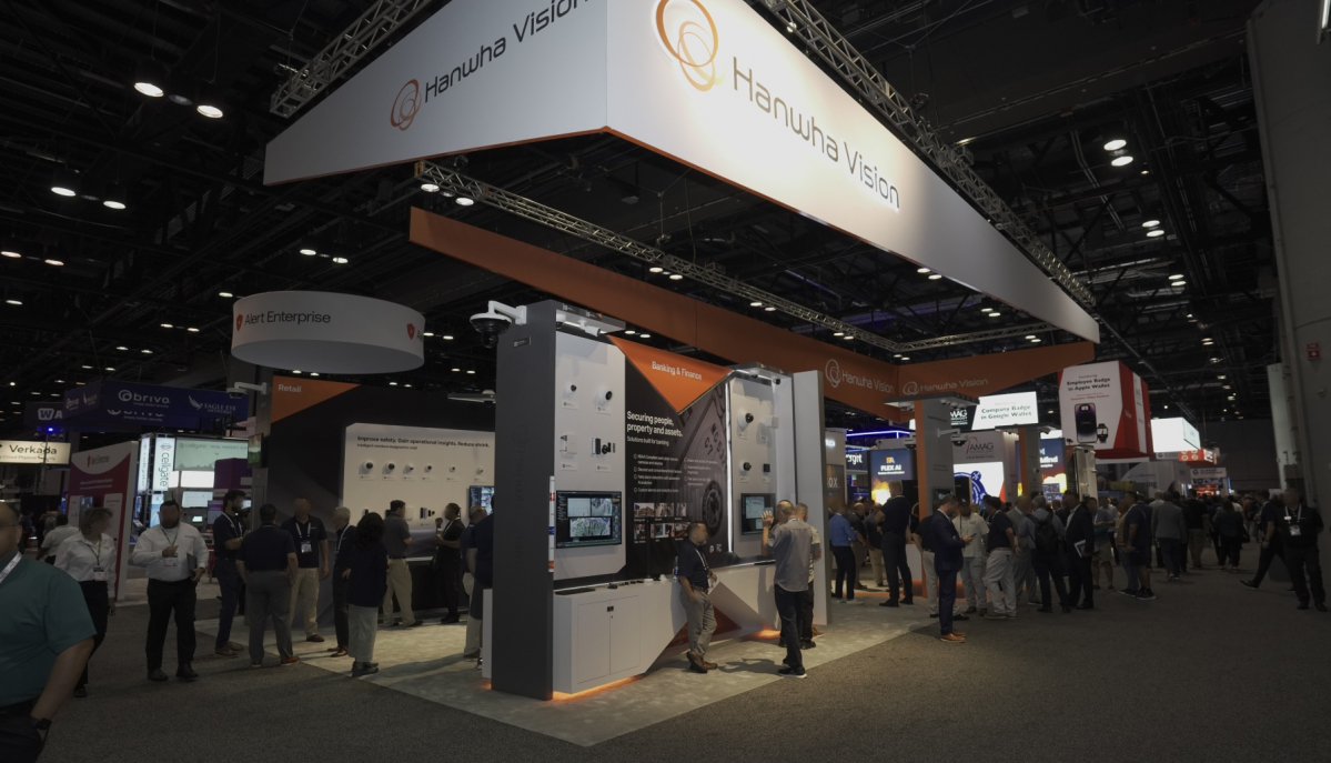 ▲미국 플로리다 올랜도에서 개최한 글로벌 보안 전시회 GSX의 한화비전 전시 부스가 관람객으로 붐비고 있다. (사진제공=한화비전)