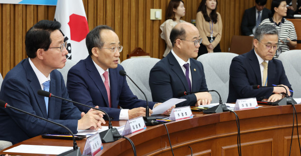 ▲국민의힘 추경호 원내대표(왼쪽 두번째)가 26일 오전 국회에서 열린 이공계 활성화를 위한 당정협의회에서 발언하고 있다. (연합뉴스 )