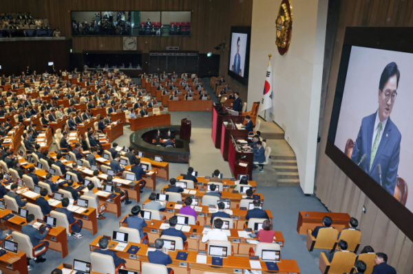 ▲우원식 국회의장이 2일 오후 서울 여의도 국회에서 열린 제22대 국회 개원식 겸 제418회 국회(정기회) 개회식에서 개원사를 하고 있다. 2024.09.02.  (뉴시스)