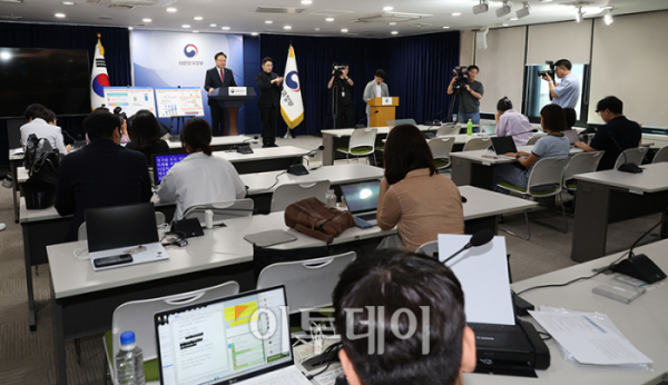 ▲조규홍 보건복지부 장관이 4일 서울 종로구 정부서울청사에서 열린 연금개혁 추진계획 관련 브리핑에서 발언을 하고 있다. 고이란 기자 photoeran@