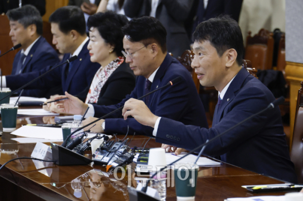 ▲이복현 금융감독원장이 10일 서울 중구 은행연합회에서 열린 금융감독원장-은행장 간담회에서 모두발언을 하고 있다. 조현호 기자 hyunho@