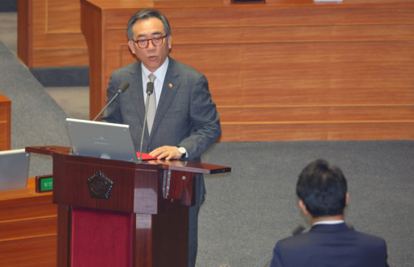 ▲조태열 외교부 장관이 10일 저녁 국회에서 열린 본회의 외교·통일·안보 분야 대정부질문에서 국민의힘 윤상현 의원의 질의에 답하고 있다.  (연합뉴스)